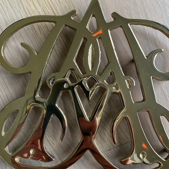Queen Anne Cypher Trivet - Virginia Metalcrafters - Picture 4 of 7